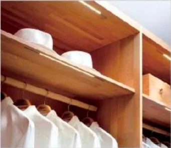 Colgador y estante para placard · Guardado · Ref. WAO-AR-P033-R08