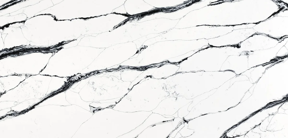VEMY VM-2021827 · Blanco con vetas negras diagonales · Piedra & travertino · Ref. VM-2021827