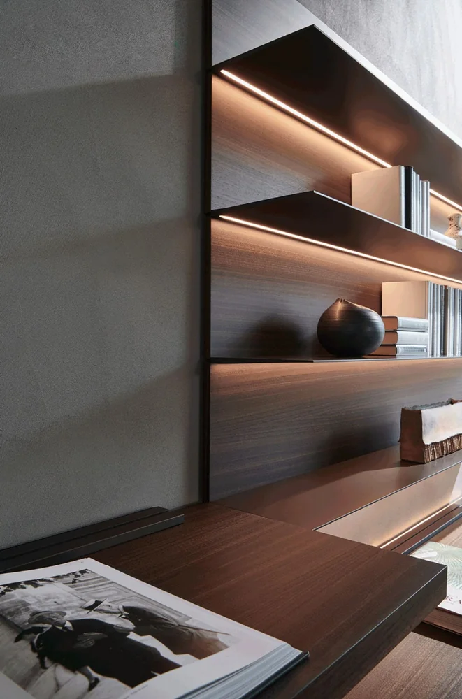 Biblioteca con escritorio en madera oscura · Guardado · Ref. WAO-AL-GUA-0001 · vista 2