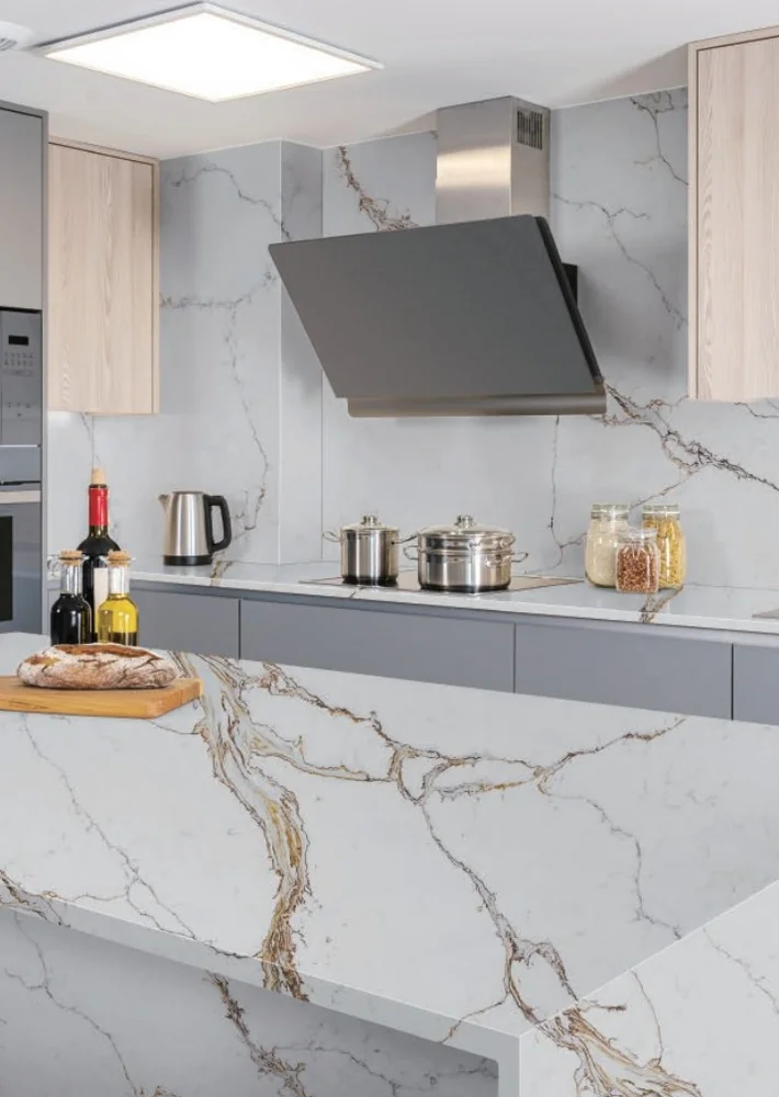 ALLURE PL11011 · Blanco con vetas doradas ramificadas · Piedra & travertino · Ref. PL11011 · vista 3