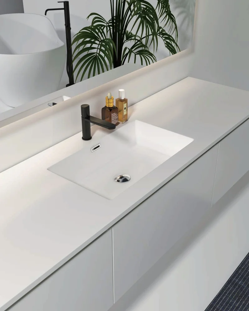 Lavabo alargado en baño claro · Bachas de baño · Ref. WAO-AL-LAV-0109