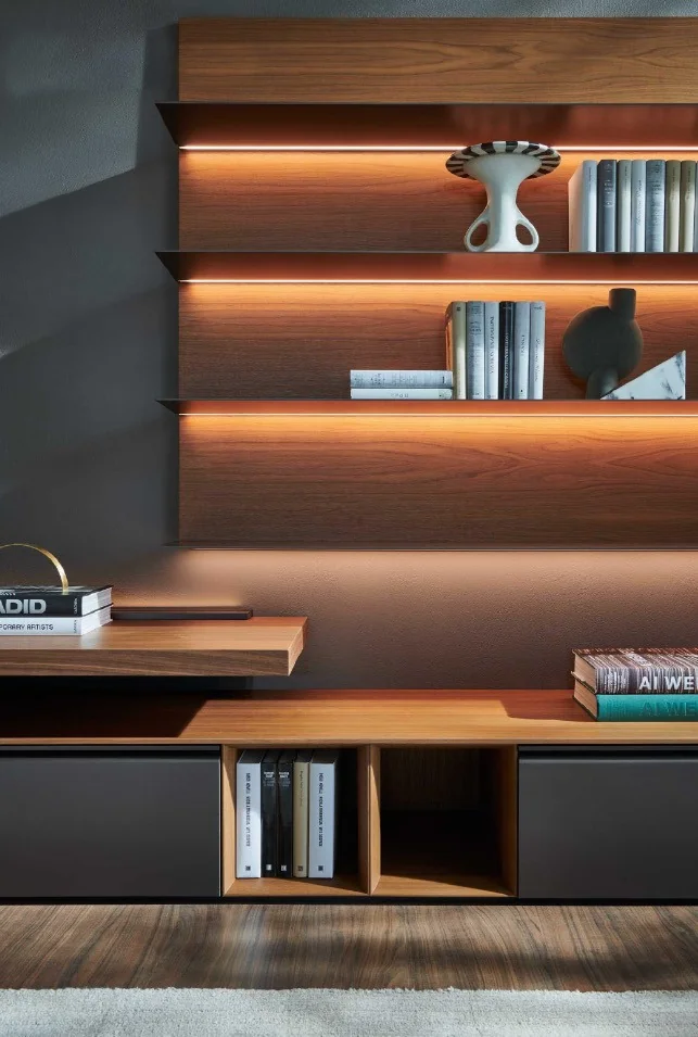 Biblioteca con escritorio en madera oscura · Ref. WAO-AL-GUA-0001